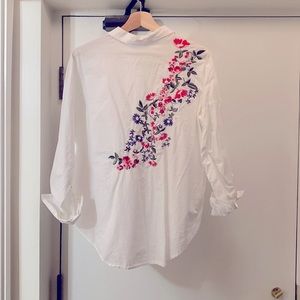 Floral Embroidered White Collar Shirt - L